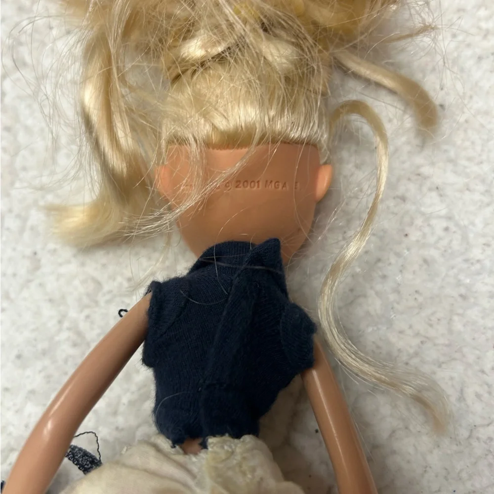 Bratz Funk Out Chloe Y2K Doll - Picture 4 of 4